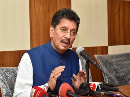 education minister diapk kesarkar himself said we have failed in education ssc exam | शिक्षणमंत्रीच म्हणाले, "आपण मुलांना खरं शिक्षण देण्यात नापास झालो..."