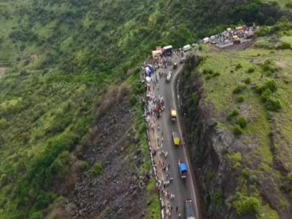 pune news traffic closed for three hours today due to road widening at Dive Ghat | दिवे घाटातील रस्तारुंदीकरणामुळे आज तीन तास वाहतूक बंद pune news traffic closed for three hours today due to road widening at Dive Ghat | दिवे घाटातील रस्तारुंदीकरणामुळे आज तीन तास वाहतूक बंद