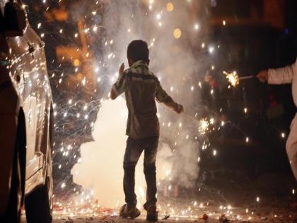 Fire incidents can occur due to negligence Be careful while bursting firecrackers..., | Diwali 2022: निष्काळजीपणामुळे घडू शकतात आगीच्या घटना; फटाके वाजवताना काळजी घ्या...,