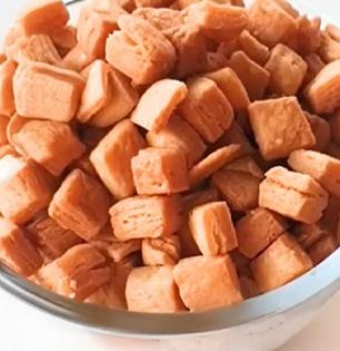 Diwali Faral : शंकरपाळे दगडासारखे कडक होतात? शंकरपाळ्यांचं पीठ भिजवताना ‘या’ चुका टाळा, खुसखुशीत बिस्किटासारखे होतील