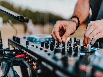 strict action against DJ making noise during pune ganeshotsav regulations of 'NGT' announced to prevent noise pollution | गणेशोत्सवात दणदणाट करणाऱ्या DJ वर कडक कारवाई; ध्वनी प्रदूषण रोखण्यासाठी ‘एनजीटी’ ची नियमावली जाहीर