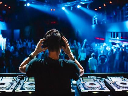 Time to lose sight, deafness due to DJ's blare, 'laser show' | डीजेचा दणदणाट, ‘लेसर शो’मुळे बहिरेपणा, दृष्टी गमविण्याची वेळ