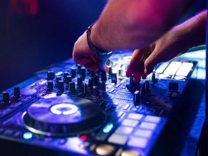 More noise from unofficial DJ Explanation of Electrical and Generators Association | अनधिकृत डीजेवाल्यांचा आवाज अधिक; इलेक्ट्रिकल आणि जनरेटर्स असोसिएशनचे स्पष्टीकरण