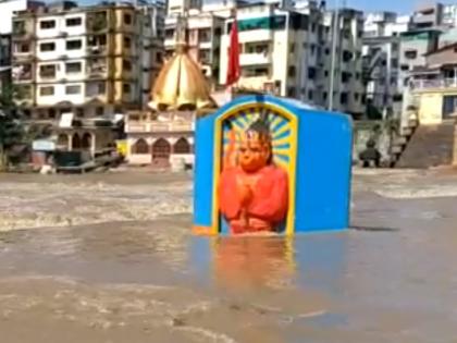 Godavari water level rises in Nashik due to heavy rains; Creating flood-like conditions | मुसळधार पावसामुळे नाशिकमध्ये गोदावरीच्या पाणी पातळीत वाढ; पूर सदृश्य परिस्थिती निर्माण