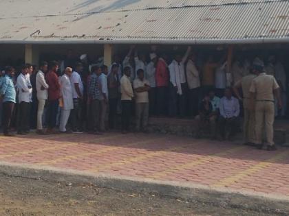 Election of 19 Gram Panchayats, polling at 75 percent; Counting today | एकेका मतासाठी संघर्ष, उशिरापर्यंत रांगा, ७५ टक्क्यांवर मतदान; आज मतमोजणी