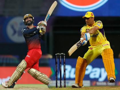 IPL 2022 T20 RCB vs KKR Live Updates Captain Faf Du Plessis says Dinesh Karthik is as cool as MS Dhoni as a Match Finisher | Dinesh Karthik MS Dhoni, IPL 2022: दिनेश कार्तिक हादेखील मॅच फिनिशर म्हणून धोनीइतकाच 'कूल' आहे; RCB चा कर्णधार Faf Du Plessis ने केलं तोंडभरून कौतुक