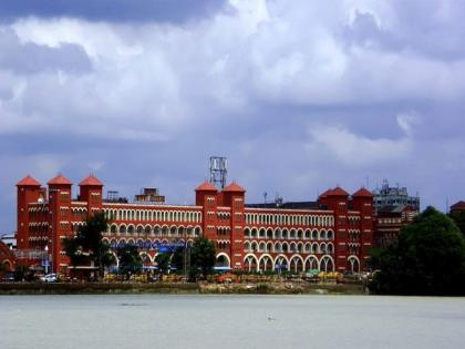 देशातील 'ही' रेल्वे स्थानके पर्यटनस्थाळापेक्षाही आहेत सुंदर