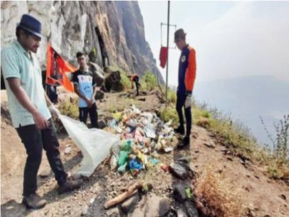 Cleaning campaign on Chanderi fort | चंदेरी किल्ल्यावर स्वच्छता मोहीम; सह्याद्री रॉक ॲडव्हेंचर्स ग्रुपचा उपक्रम