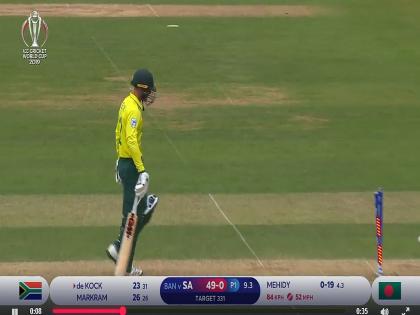 ICC World Cup 2019: Quinton de Kock was run out for 23 after a mix-up with his batting partner at the other end, Aiden Markram. | ICC World Cup 2019 : आफ्रिकेला धक्का; हो-नाय करता करता 5 सेकंदात गमावली विकेट, पाहा व्हिडीओ