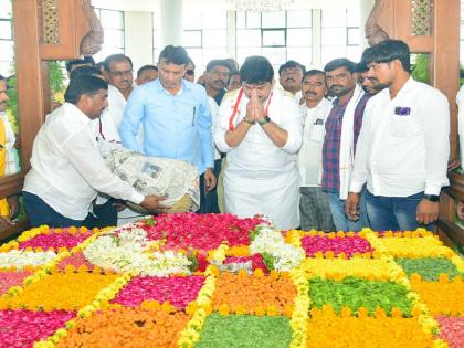 'Appa, your voice is still ringing in my ears'; Dhananjay Munde get emotional at Gopinath Gad | 'अप्पा, तुमचा आवाज आजही कानात घुमतो'; गोपीनाथ गडावर धनंजय मुंडे भावूक