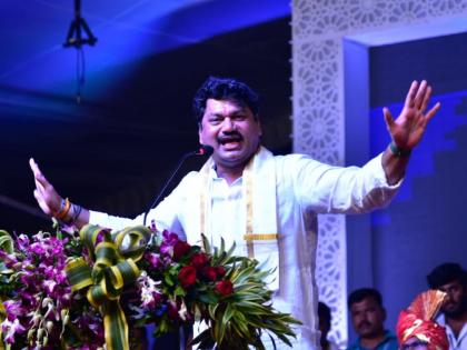 'Tere Lashkar ke mukabale Akela hoon mai...', Dhananjay Munde's challenge to his opponents through a shayari | 'तेरे लष्कर के मुकाबले अकेला हूं मै...', धनंजय मुंडेंचे विरोधकांना खास शायरीतून आव्हान