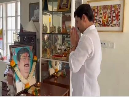 Dhananjay Munde pays homage to Gopinath Munde | 'अप्पा, तुमच्या नावापुढे आजही स्वर्गीय शब्द लावताना काळीज जड होते'; धनंजय मुंडे भावूक