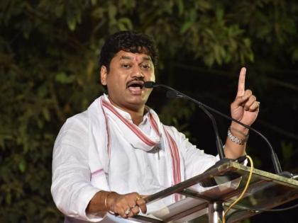 Dhananjay Munde's demand to stop buying 'Baby Care Kit' | ‘बेबी केअर किट’ खरेदीत अनियमितता, खरेदी थांबविण्याची धनंजय मुंडेंची मागणी