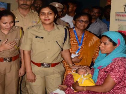 Miraj police want DNA test of baby and mother, abducted woman remanded in custody for two days | मिरज पोलिसांना हवीय बाळाची अन् मातेची डीएनए टेस्ट, पळवलेल्या संशयित महिलेला दोन दिवस कोठडी Miraj police want DNA test of baby and mother, abducted woman remanded in custody for two days | मिरज पोलिसांना हवीय बाळाची अन् मातेची डीएनए टेस्ट, पळवलेल्या संशयित महिलेला दोन दिवस कोठडी