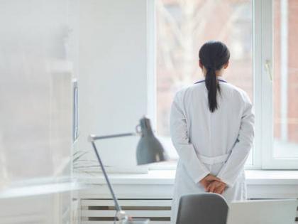 Doctor made pornographic videos out of anger over negative reporting? Dangerous use of 'AI' in Karad | निगेटिव्ह रिपोर्टिंग केल्याच्या रागातून डॉक्टरांचे बनवले अश्लील व्हिडिओ? कराडात 'एआय' चा घातक वापर Doctor made pornographic videos out of anger over negative reporting? Dangerous use of 'AI' in Karad | निगेटिव्ह रिपोर्टिंग केल्याच्या रागातून डॉक्टरांचे बनवले अश्लील व्हिडिओ? कराडात 'एआय' चा घातक वापर