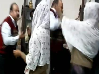 video of girl slapping hard beating ratlam doctor goes viral | तरुणीनं डॉक्टरांच्या कानशिलात सणसणीत लगावली, लोकही पेटले; मारहाणीचा व्हिडीओ व्हायरल