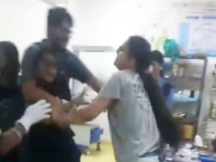 Intern doctors clashed with each other in the delivery room while a pregnant woman was giving birth, then... | गर्भवतीची प्रसुती होत असताना प्रसुतीगृहातच एकमेकींशी भिडल्या इंटर्न डॉक्टर, त्यानंतर... Intern doctors clashed with each other in the delivery room while a pregnant woman was giving birth, then... | गर्भवतीची प्रसुती होत असताना प्रसुतीगृहातच एकमेकींशी भिडल्या इंटर्न डॉक्टर, त्यानंतर...