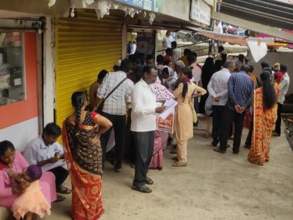 At Talathi office, Setu Suvidha Kendra, there is a rush for the documents of 'Ladki Baheen' | तलाठी कार्यालय, सेतू सुविधा केंद्रात 'लाडकी बहीण'च्या कागदपत्रांसाठी गर्दीच गर्दी