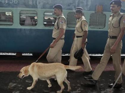 A bomb threat call at the airport turned out to be false | विमानतळावर बॉम्बस्फोटाच्या धमकीचा काॅल निघाला खोटा