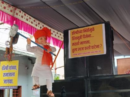 Kolhapur Mandals maintain tradition of Ganesha, emphasize on public awareness through display | कोल्हापुरातील मंडळांनी राखली विधायक गणेशाची परंपरा, डीजे फोडणाऱ्या गणपतीने वेधले लक्ष