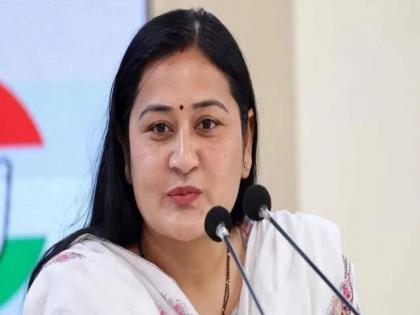 Congress spokesperson dolly sharma booked for 'capturing' in-laws' house | काँग्रेस प्रवक्त्या डॉली शर्मा यांच्याविरोधात एफआयआर, सासूच्या घरावर कब्जा केल्याचा आरोप