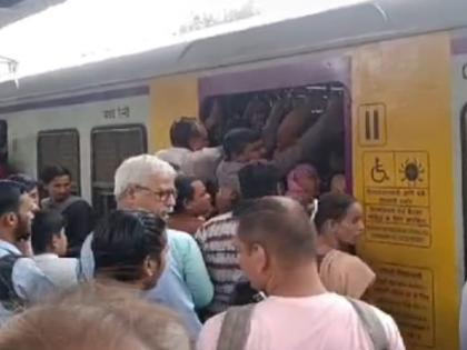 Intrusion of passengers into disabled train coach in Dombivli, another video viral | डोंबिवलीत दिव्यांग रेल्वे डब्यात प्रवाशांची घुसखोरी, आणखी एक व्हिडिओ व्हायरल