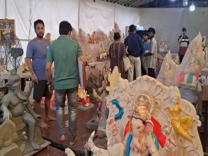 'That' sculptor from Dombivali who fled after leaving Ganesh idol unfinished, finally arrested | गणेशमूर्ती अर्धवट सोडून पळालेल्या डोंबिवलीतील 'त्या' मूर्तिकाराला अखेर अटक 'That' sculptor from Dombivali who fled after leaving Ganesh idol unfinished, finally arrested | गणेशमूर्ती अर्धवट सोडून पळालेल्या डोंबिवलीतील 'त्या' मूर्तिकाराला अखेर अटक