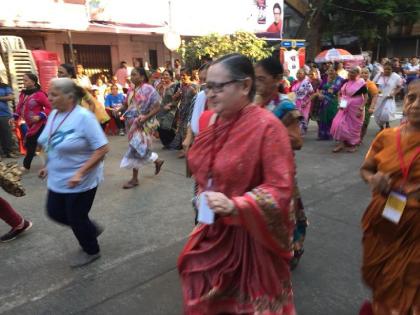 Marathon of senior citizens full of Dombivli | डोंबिवली भरली ज्येष्ठ नागरिकांची मॅरेथॉन