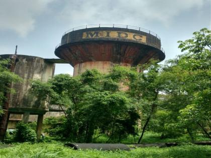 Water tank in Dombivli resident area without use | डोंबिवली निवासी परिसरातील पाण्याची टाकी वापराविना पडून