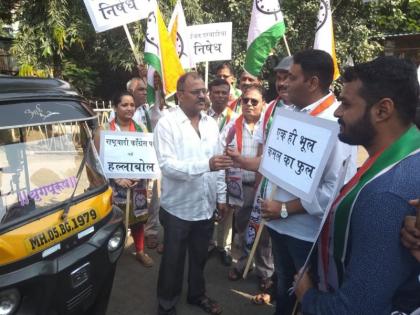 NCP Protest against fuel price hike in dombivali | एकही भूल, कमल का फूल; राष्ट्रवादीकडून कमळ वाटून इंधन दरवाढीचा निषेध