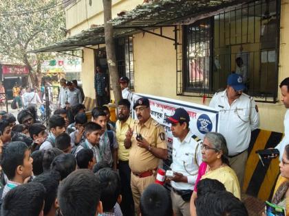 Traffic rules lessons for students; Get guidance from seniors | विदयार्थ्यांना वाहतूक नियमांचे धडे; वरिष्ठांचे लाभले मार्गदर्शन