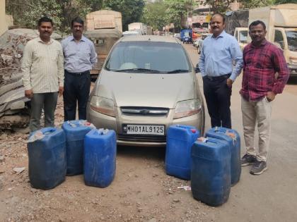 240 liters of village liquor seized from car; 1 lakh 68 thousand worth of goods seized | कारमधून २४० लीटर गावठी दारू जप्त; १ लाख ६८ हजाराचा मुद्देमाल हस्तगत