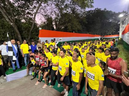 700 Dombivlikars ran in Run to Care Marathon; | रन टू केअर मॅरेथॉन स्पर्धेत धावले ७०० डोंबिवलीकर; रोटरी बालोद्यानमध्ये ऑक्सिजन पुरवणारी वृक्ष आणि अद्ययावत खेळणी देणार