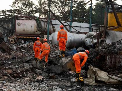 There was fear of the fire spreading to the settlement with the companies; Civil Defense took special care | कंपन्यांसह वस्तीत आग पसरण्याची होती भीती; सिव्हिल डिफेन्सने घेतली विशेष काळजी