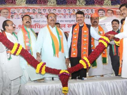 Kalyan-Murbad railway will be completed and taken to the city: Devendra Fadnavis | कल्याण-मुरबाड रेल्वेमार्ग पूर्ण करून नगरपर्यंत नेणार : देवेंद्र फडणवीस