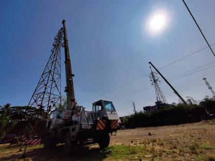 Old high pressure channel removed along with towers | जुनी उच्चदाब वाहिनी मनोऱ्यांसह हटवली