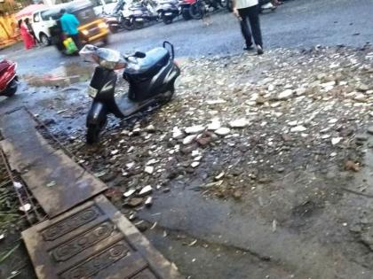 The road to the road in Nandivali in dombivali, Deborah's disassembly on road | नांदिवलीत रस्त्याची झाली दुरावस्था, डेब्रीज टाकून केली पायवाट The road to the road in Nandivali in dombivali, Deborah's disassembly on road | नांदिवलीत रस्त्याची झाली दुरावस्था, डेब्रीज टाकून केली पायवाट