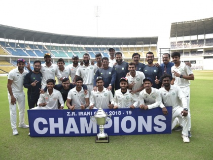 Vidarbha cricket team donate prize money won in Irani Trophy to families of CRPF jawans killed in Pulwama terror attack | शहिद कुटुंबियांच्या मदतीसाठी विदर्भाकडून इनामाची रक्कम