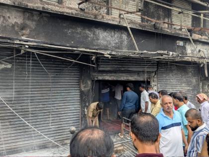 A massive fire broke out at a clothing showroom in Dodamarg city after petrol in a can exploded | Sindhudurg: कॅनमधील पेट्रोलचा भडका उडाला, कपड्याच्या दुकानाला आग लागून लाखोंचे नुकसान A massive fire broke out at a clothing showroom in Dodamarg city after petrol in a can exploded | Sindhudurg: कॅनमधील पेट्रोलचा भडका उडाला, कपड्याच्या दुकानाला आग लागून लाखोंचे नुकसान
