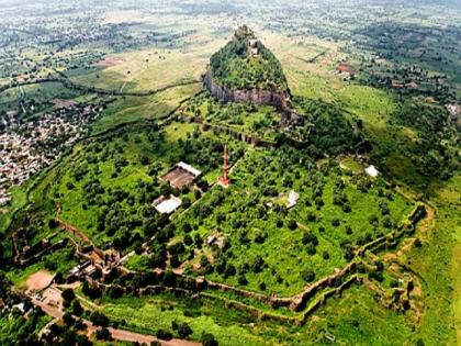 Devagiri Fort, an unprecedented architect of skilled strategic design | कुशल सामरिक रचनेचा अभूतपूर्व मानकरी देवगिरी किल्ला 