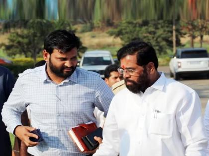 cm eknath shinde osd dr rahul gethe save life of old age people who face fatal accident on mumbai pune expressway | CM Eknath Shinde OSD: एक्स्प्रेसवर भीषण अपघात; CM शिंदेंच्या विश्वासू सहकाऱ्याची तत्परता, आजी-आजोबांचा वाचवला जीव