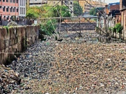 penalty for contractor defaulting in drain cleaning bmc in action mode in mumbai | नालेसफाईत कामचुकार कंत्राटदाराला ५४.६८ लाखांचा दंड; मनपाची कारवाई 