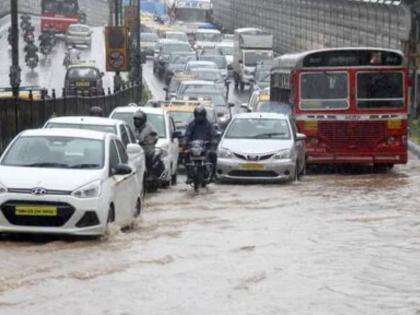 Bad roads, clogged drainage, potholes, fate! Plight of Mumbaikars | खराब रस्ते, तुंबलेले ड्रेनेज, खड्ड्यांचा जाच नशिबी! मुंबईकरांचे हाल