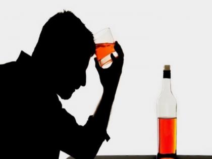 Argument over alcohol; Father kills son by strangling him with a cloth and hitting his head on the floor | दारू पिऊन वाद; बापाने कापडी गमचाने गळा आवळत डोके फरशीवर आपटून केला मुलाचा खून Argument over alcohol; Father kills son by strangling him with a cloth and hitting his head on the floor | दारू पिऊन वाद; बापाने कापडी गमचाने गळा आवळत डोके फरशीवर आपटून केला मुलाचा खून
