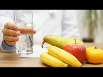 Do not drink water after eating these fruits | कोणती फळं खाल्ल्यानंतर चुकूनही पिऊ नये पाणी? असं करणं पडू शकतं महागात