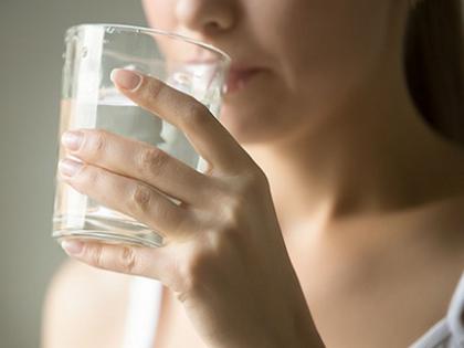 Drink water at this time for faster weight loss in marathi | झटपट वजन कमी करण्यासाठी 'ही' आहे पाणी पिण्याची योग्य वेळ