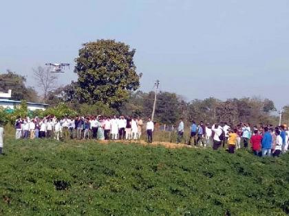 farmer in bhandara used drone to spray pesticide in farm | शेतकऱ्याची भन्नाट आयडिया; ड्रोनद्वारे कीटकनाशक फवारणी