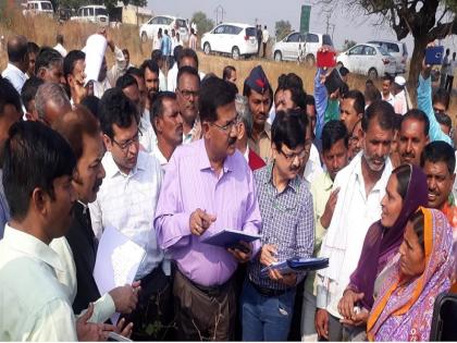 Local officials speechless before the drought-affected inspection squad in Parabhani | परभणीत दुष्काळी पाहणी पथकासमोर स्थानिक अधिकाऱ्यांची भंबेरी