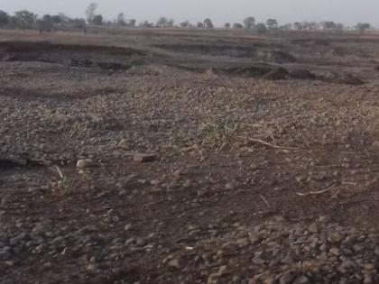 The drought condition prevain in buldhana district | भेगाळलेली धरणी माता खुणावते दुष्काळाची दाहकता            