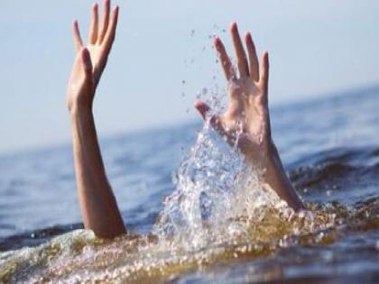 Rescued five people who were drowning during Ganesh immersion in Guhagar | Ratnagiri: गुहागरात गणेश विसर्जनावेळी बुडणाऱ्या पाचजणांना वाचवले